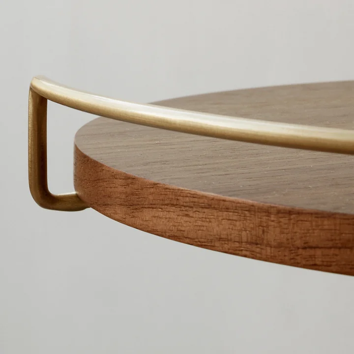 La table d'appoint Umanoff, noyer / laiton de Audo