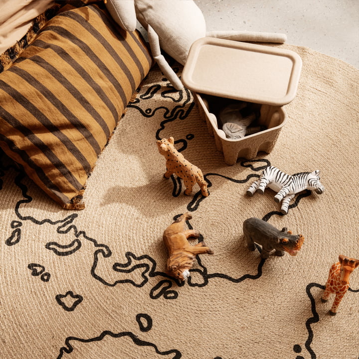 Les figures animales de Animal de ferm Vivre sur un tapis de jute