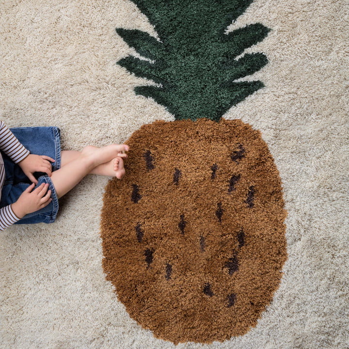 Le tapis Fruiticana de Ferm Living with ananeapple motif