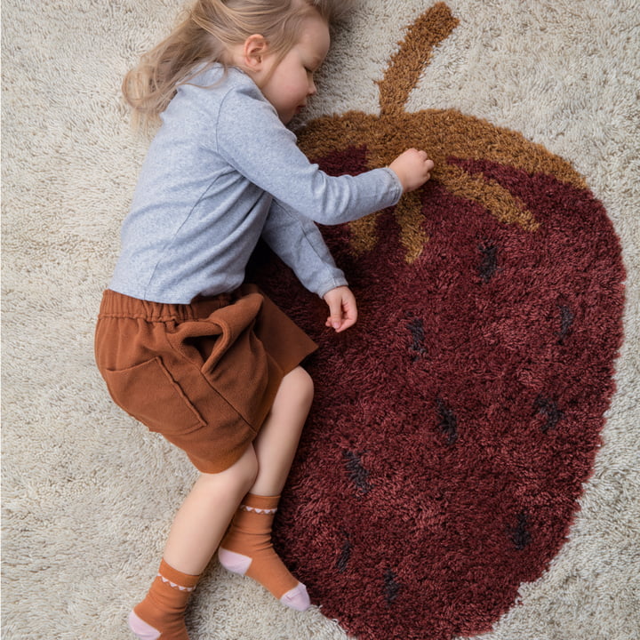 Le tapis Fruiticana de Ferm Living with strawberry motif