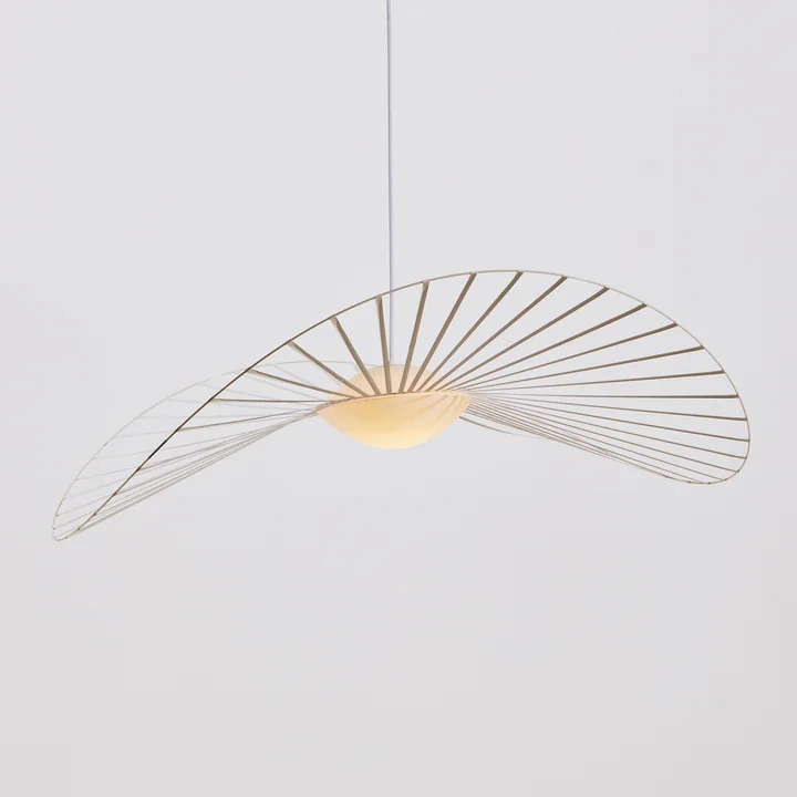 La suspension Vertigo Nova de Petite Friture en blanc est un hommage à l'étoile Nova