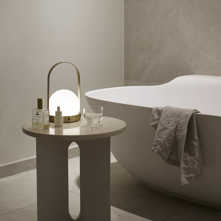 Lampe LED de style dans la salle de bain