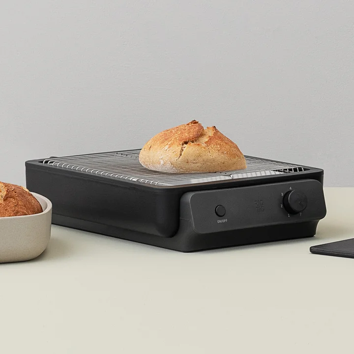 Le grille-pain plat Foodie de Rig-Tig by Stelton grille aussi parfaitement les petits pains