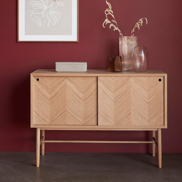 Design scandinave en bois dans le salon avec Hübsch Interior