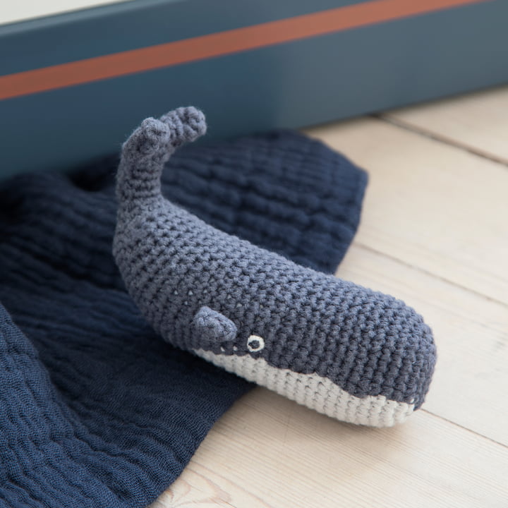 Hochet en crochet Baleine de Sebra en bleu