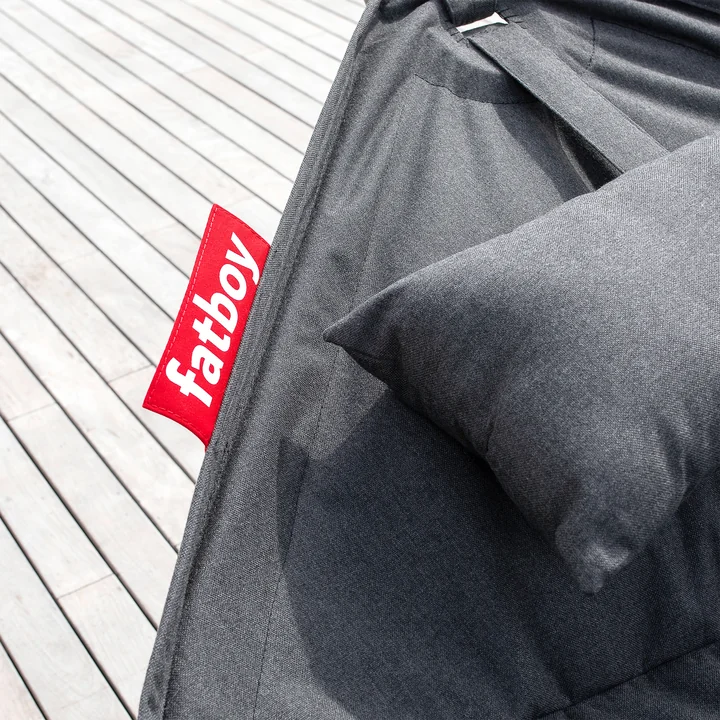 Le hamac Headdemock Superb Deluxe de Fatboy avec la grande languette du logo