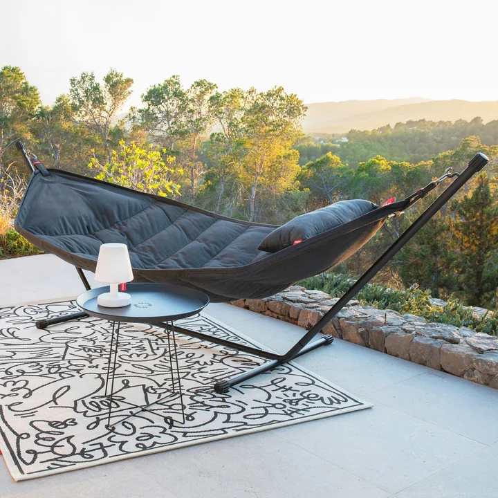 Le hamac Headdemock Superb Deluxe de Fatboy sur la terrasse du toit