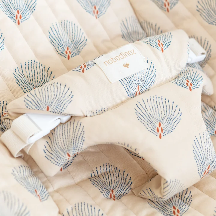 Growing Green Transat avec coussin de Nobodinoz en blue gatsby / cream