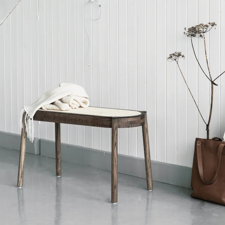 Un banc mince pour le couloir