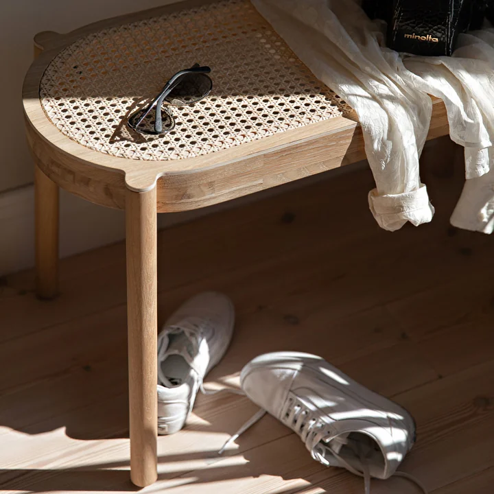 Banc en bois mince avec siège confortable