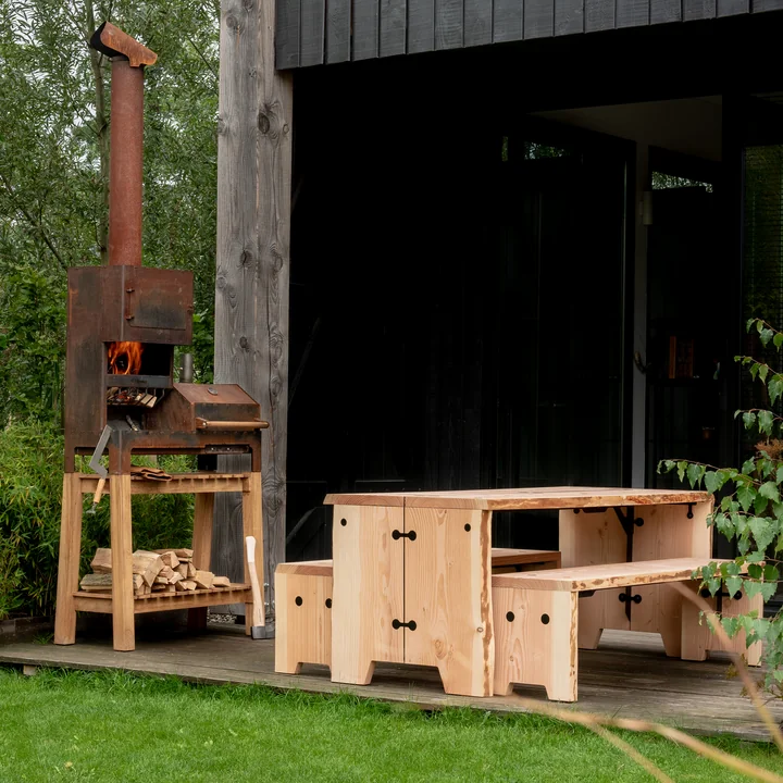 Les meubles de jardin de Forestry de Weltevree sur la terrasse