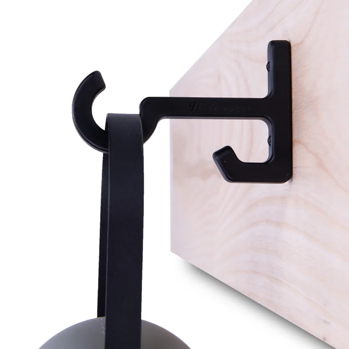 Un crochet du kit pour Guidelight de Weltevree à une baguette en bois