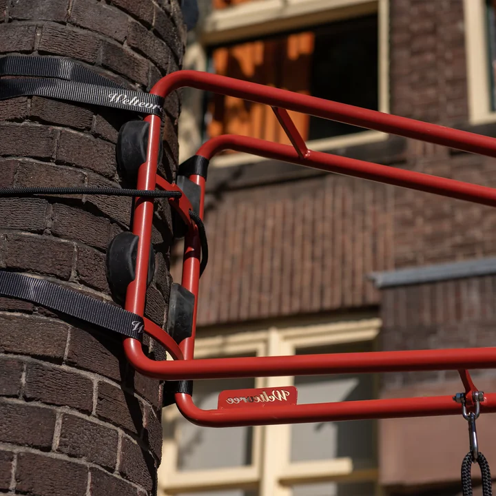 Les pièces de caoutchouc entre le poteau et le balancement de Swing à partir de Weltevree assurent une bonne tenue.