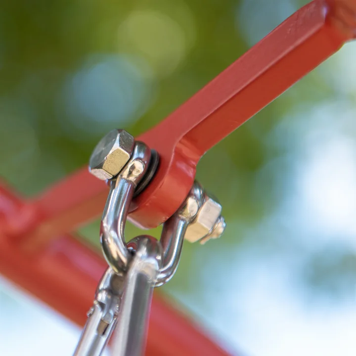 La balançoire Swing de Weltevree a une capacité de charge de 100 kg.