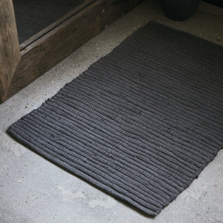 Le motif de tissage du tapis Chindi de House Doctor s'adapte à