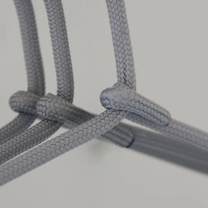 Le cintre Wire de House Doctor au design ingénieux