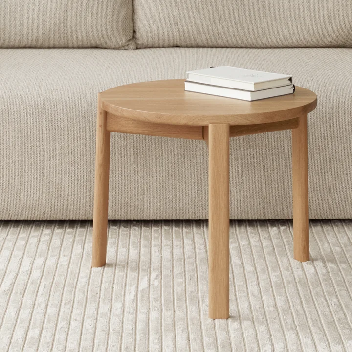 La table Passage Lounge de Audo apporte de la sérénité dans la pièce