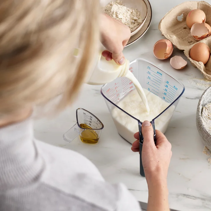 Le carré Align tasses à mesurer de Joseph Joseph