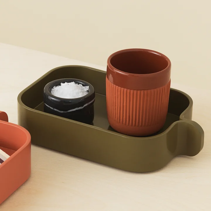 Le design de la tasse Junto de Normann Copenhagen est à la fois doux et tendu.