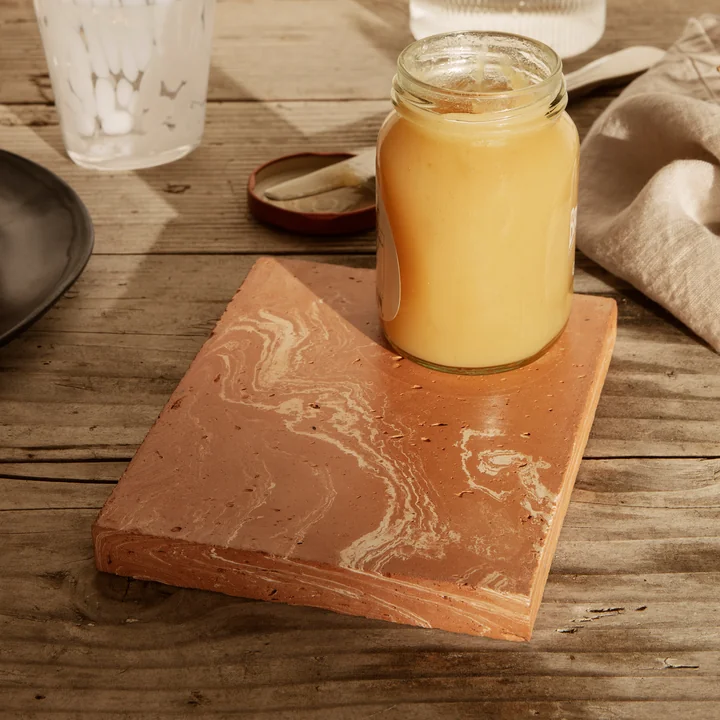 Le sous-verre Merge de Ferm Living s'accorde bien avec le style rustique