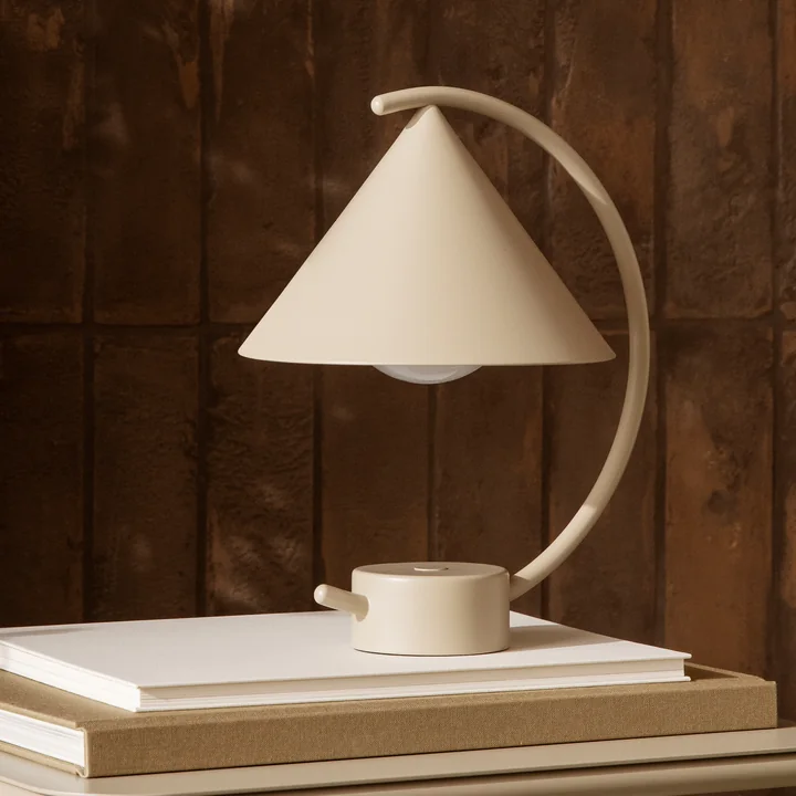 Ferm Living - Meridian Lampe de table LED rechargeable, cashmere