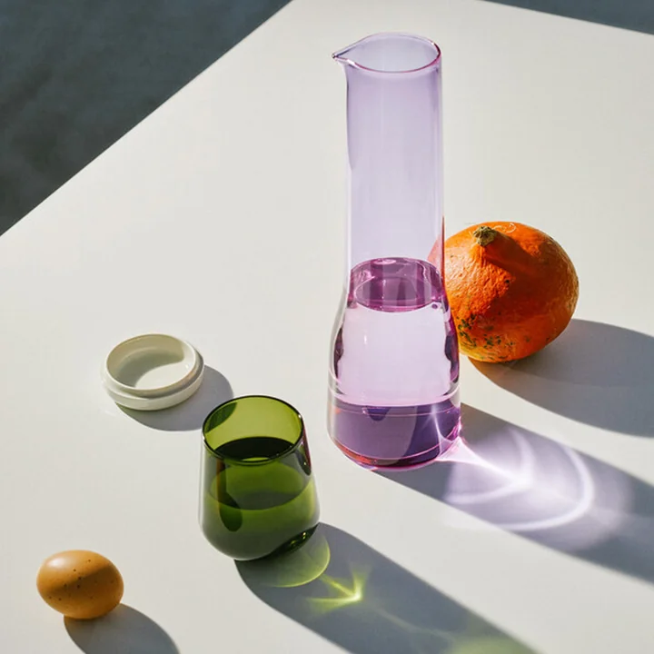 Le Essence Carafe de Iittala avec une belle pièce d'ombre