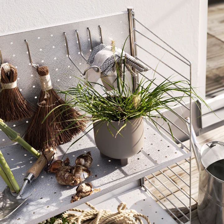 Étagère d'extérieur avec crochets de suspension
