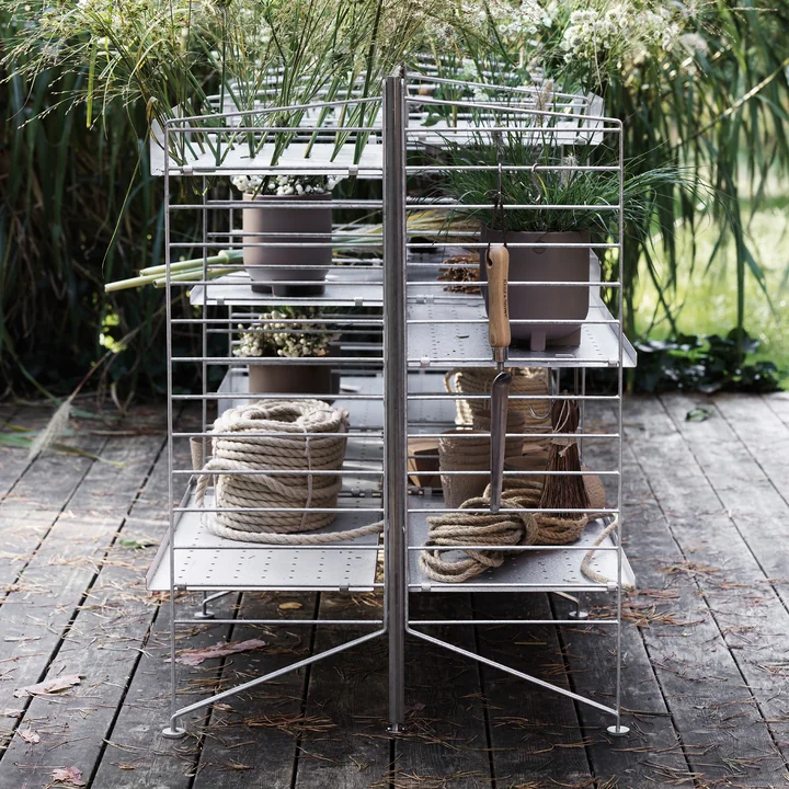 Étagère autoportante pour les outils de jardin et les fleurs