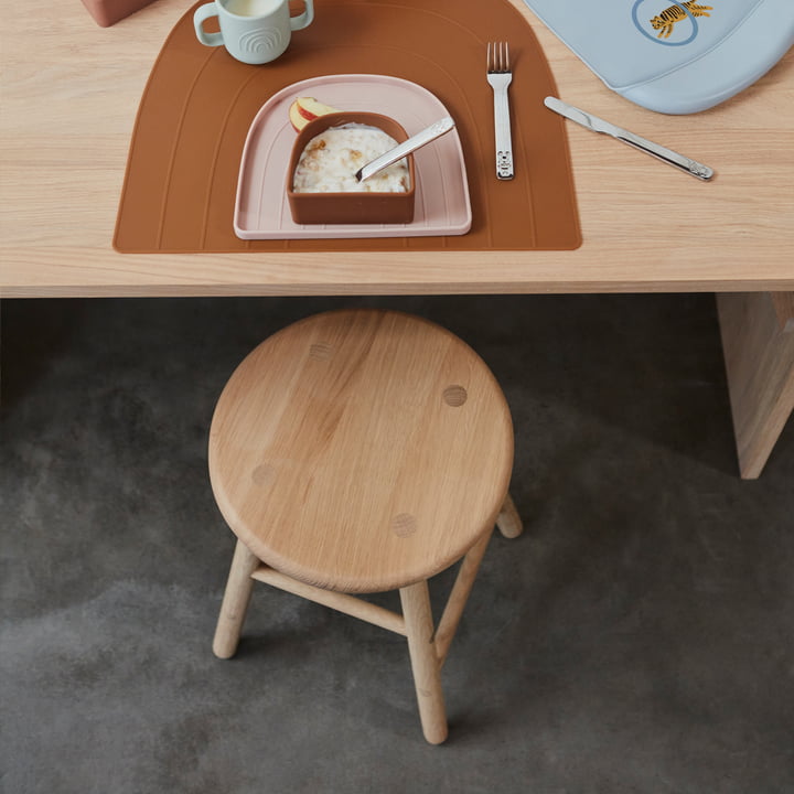 Le tabouret Moto de OYOY peut servir de siège pour les enfants