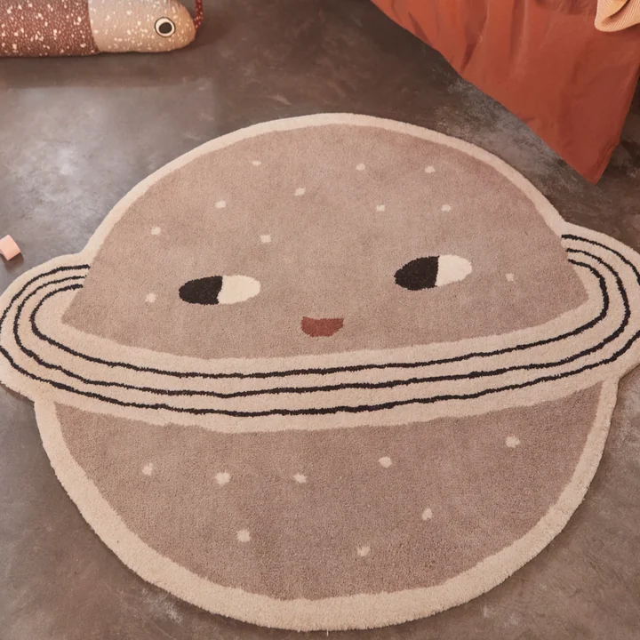 Le tapis pour enfants Planet de OYOY dans la chambre des enfants