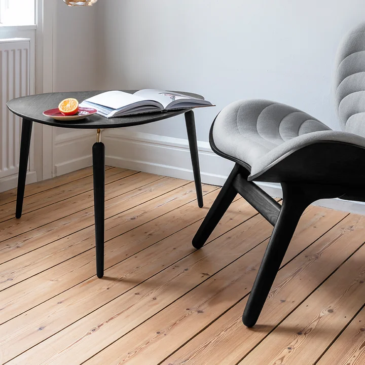 Un style sûr et discret : la table basse noire Hang Out Table basse de Umage