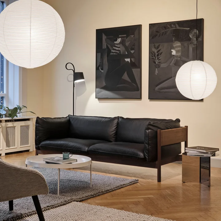 L'abat-jour Rice Paper de HAY donne une impression de légèreté au salon