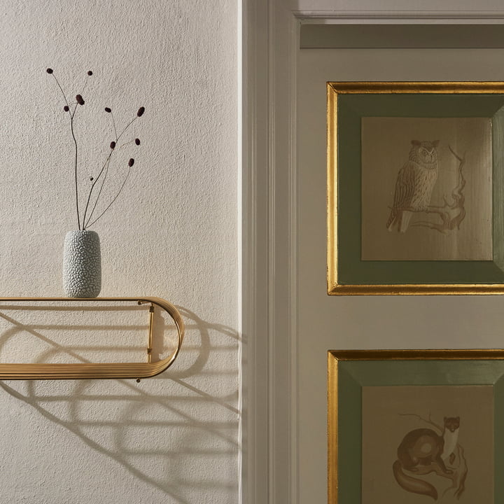 L'étagère murale Curva de AYTM comme décoration murale