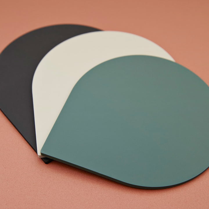 Les sets de table et sous-verres de Stilla de AYTM sous forme de gouttelettes