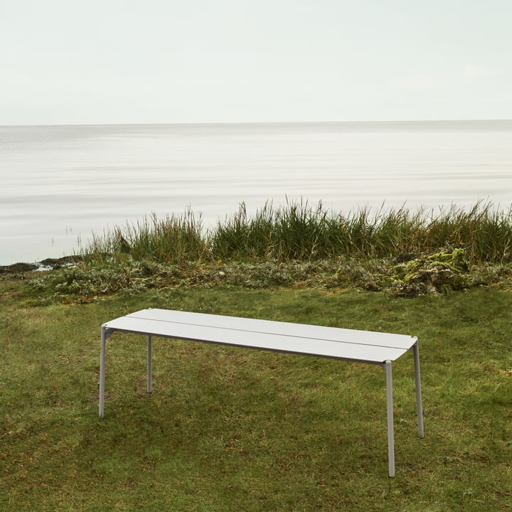 Le banc d'extérieur Novo de AYTM
