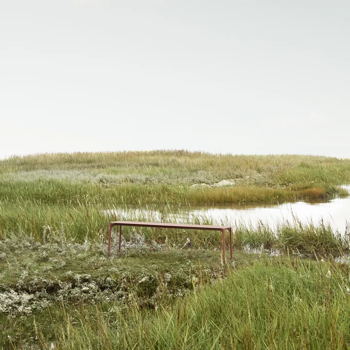 Le banc Novo de AYTM fusionne avec la nature
