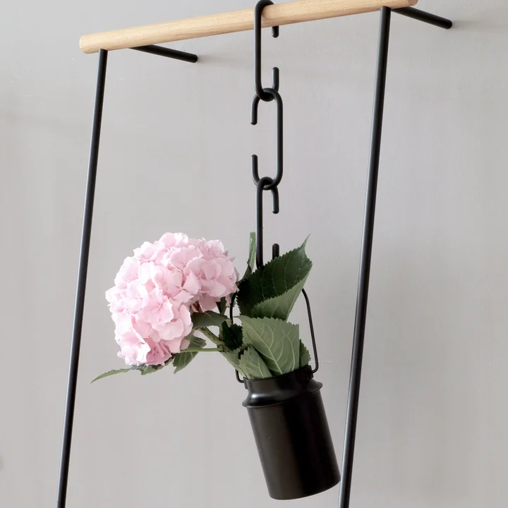 Armoire minimaliste pour les vêtements et la décoration