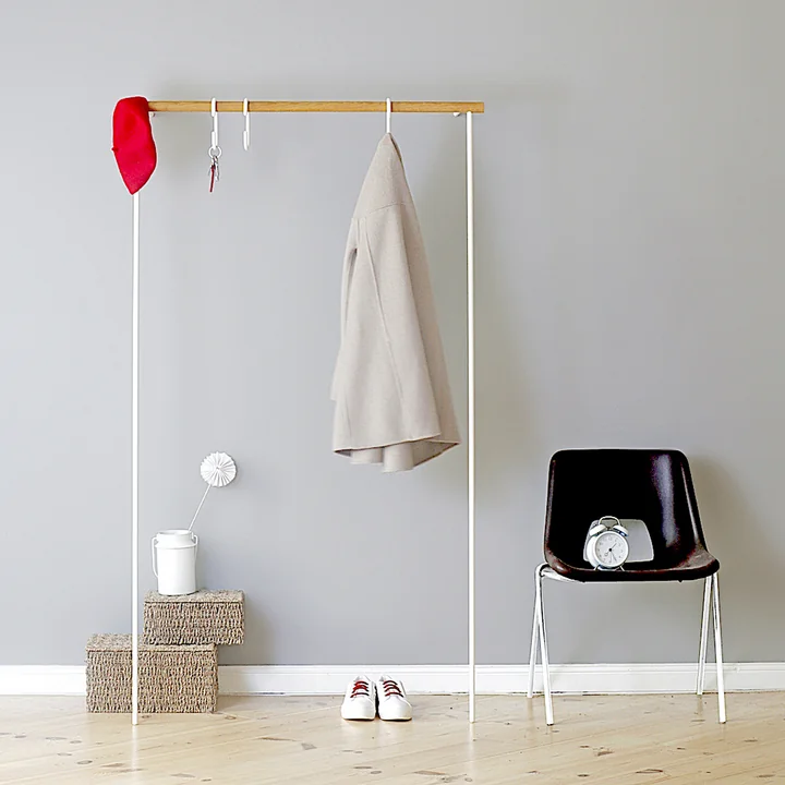 Porte-manteau incliné sans perçage