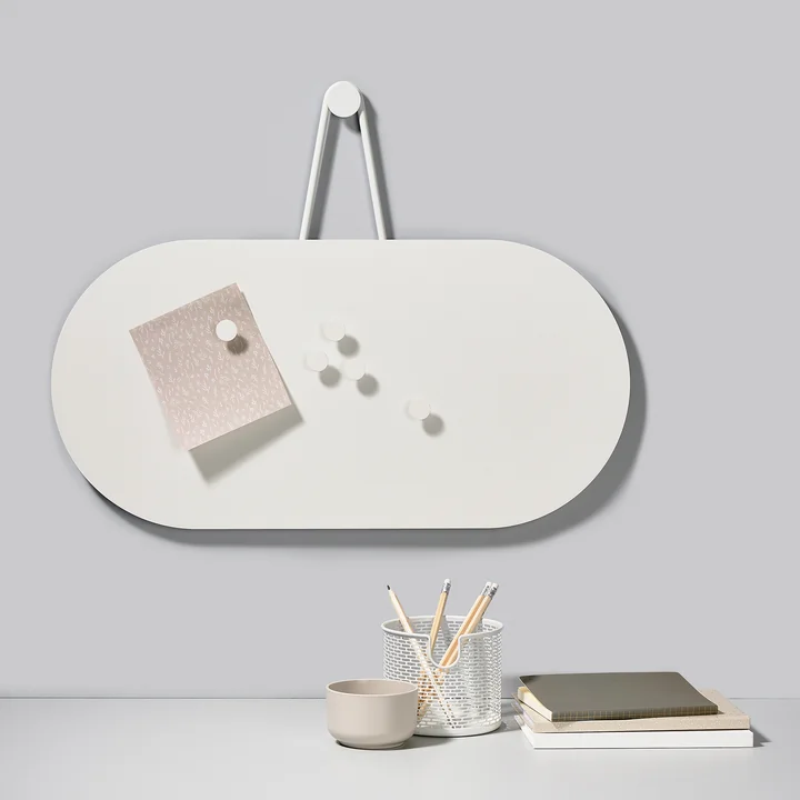 Le tableau magnétique A-Bulletin de Zone Denmark suspendu horizontalement