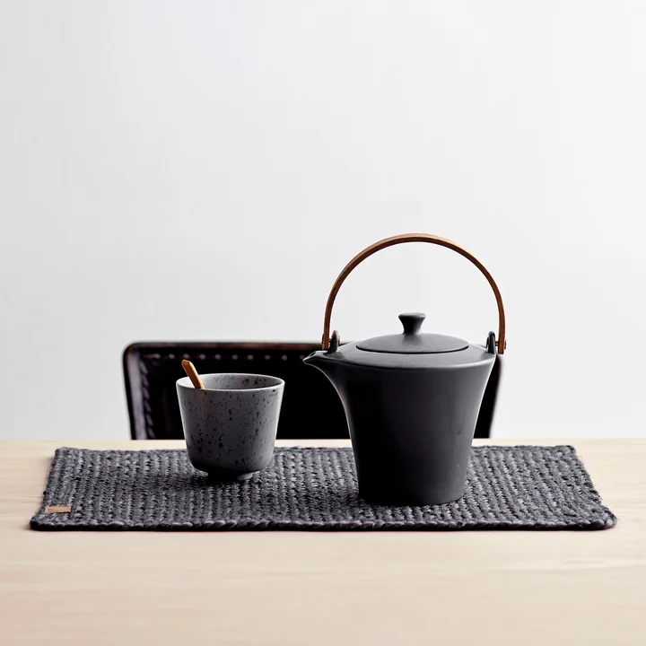 Le set de table rectangulaire It's all Natural de Södahl avec le service à thé