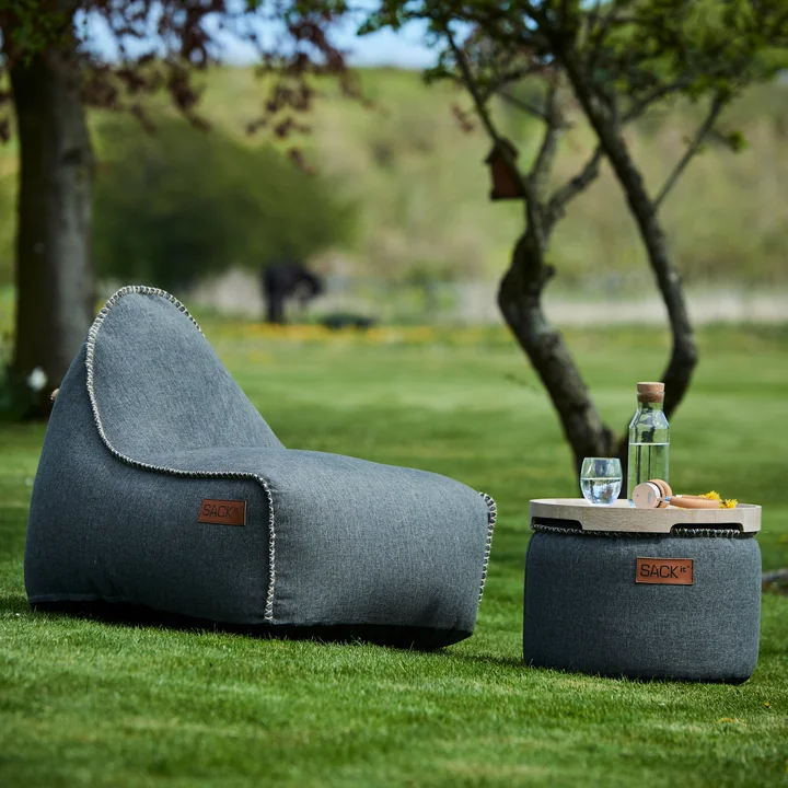 Le pouf RETRO it Cobana Outdoor de SACK it sur la prairie