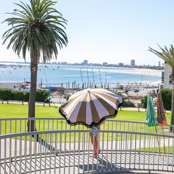 Le parasol de HKliving à la plage