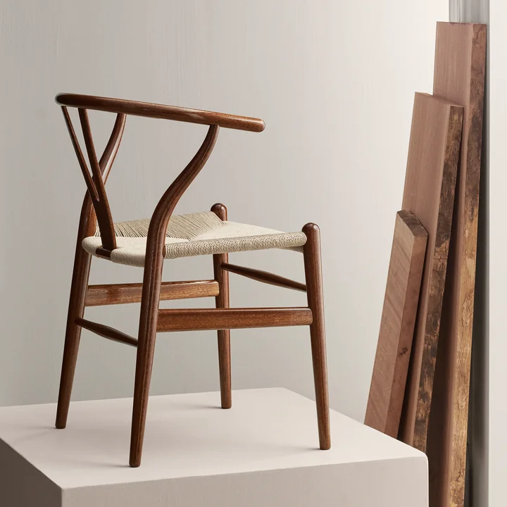 Bois d'acajou certifié FSC pour l'édition limitée CH24 Wishbone Chair de Carl Hansen