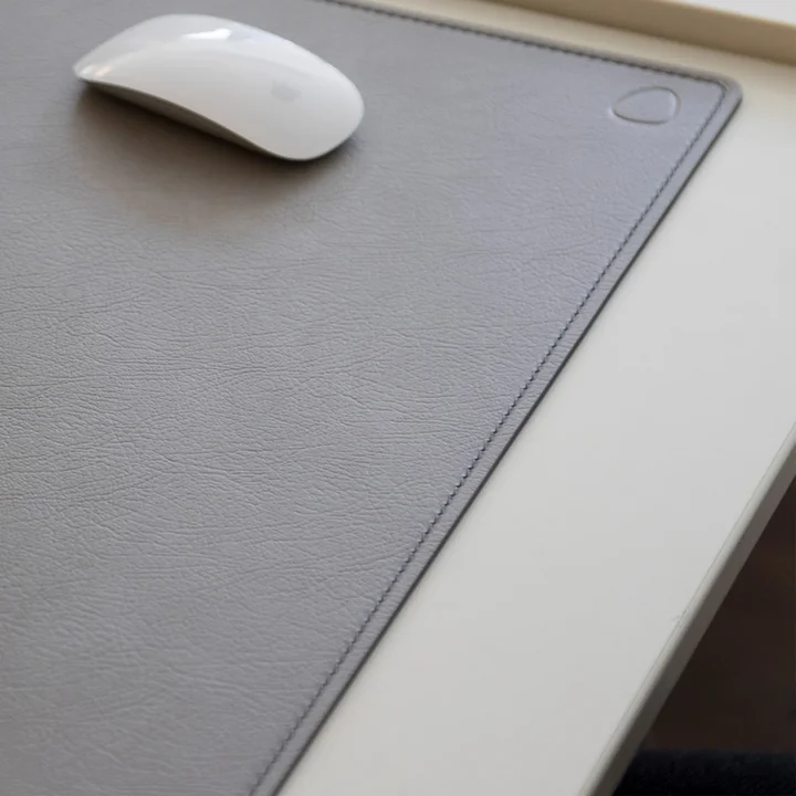 Tapis de travail Carré XXL 54 x 74 cm de Lind DNA en gris clair / anthracite nuageux