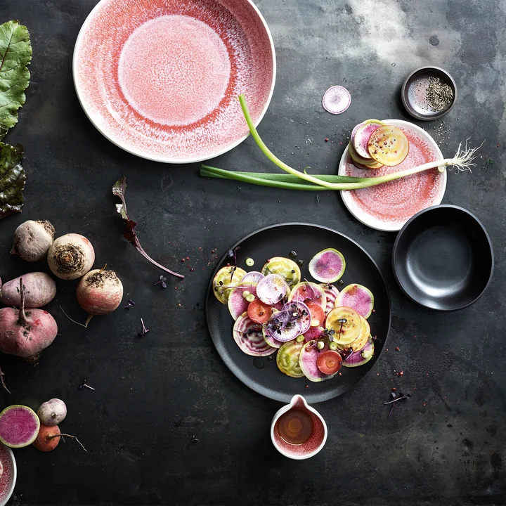 Junto de Rosenthal met en relation des personnes du monde entier autour d'une table à manger.