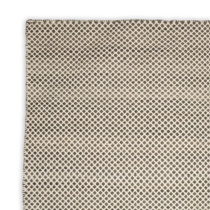 Le tapis réversible Kelim de Collection est fabriqué à la main