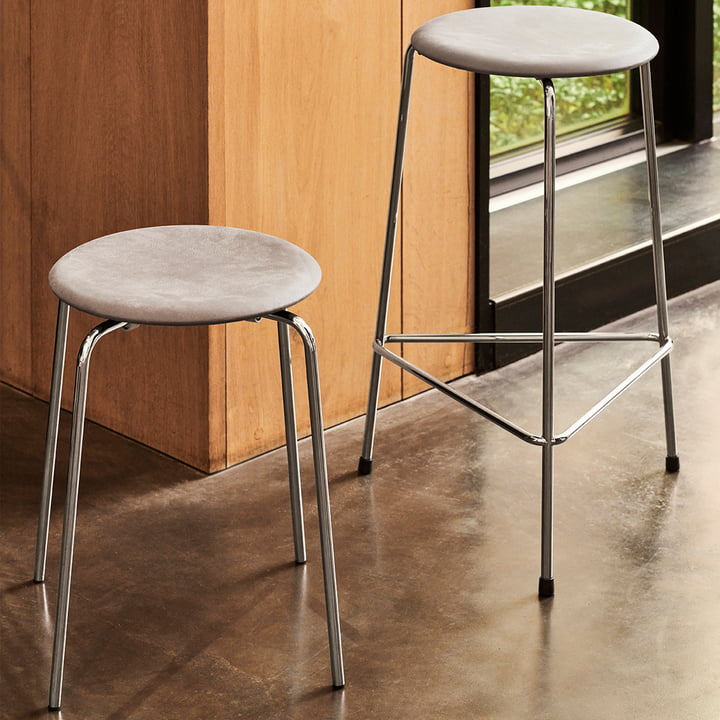 Les sièges élancés Dot Les tabourets de Fritz Hansen s'adaptent à tous les styles