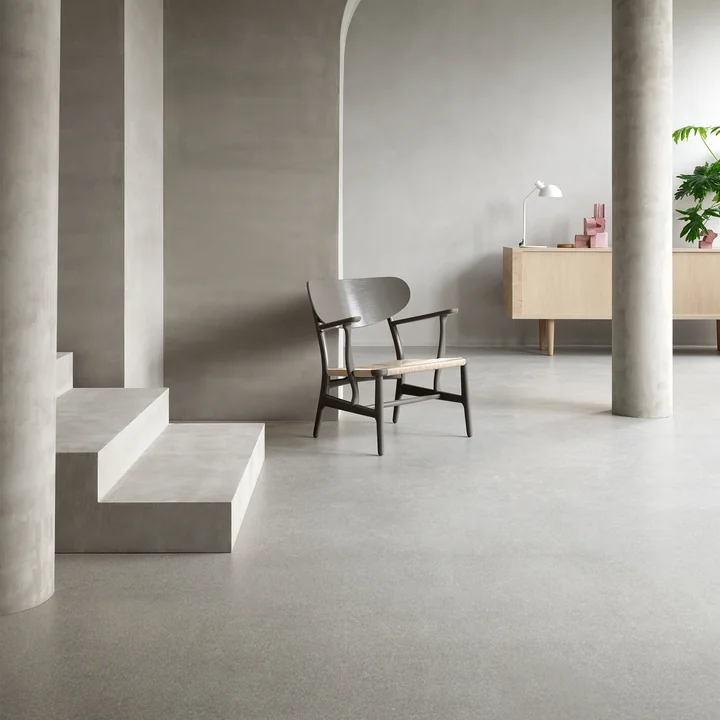 Le CH22 comme l'une des premières chaises de Hans J. Wegner pour Carl Hansen