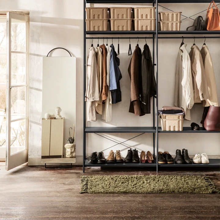 Amass Tapis de sol à poils longs de Ferm Living en olive