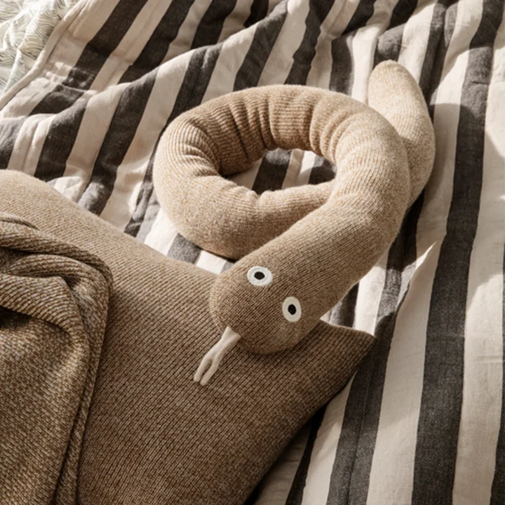 Grand Couverture et Mr. Snake Coussin de Ferm Living